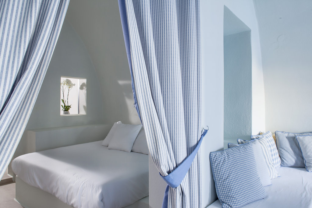 master suite with private pool and caldera view