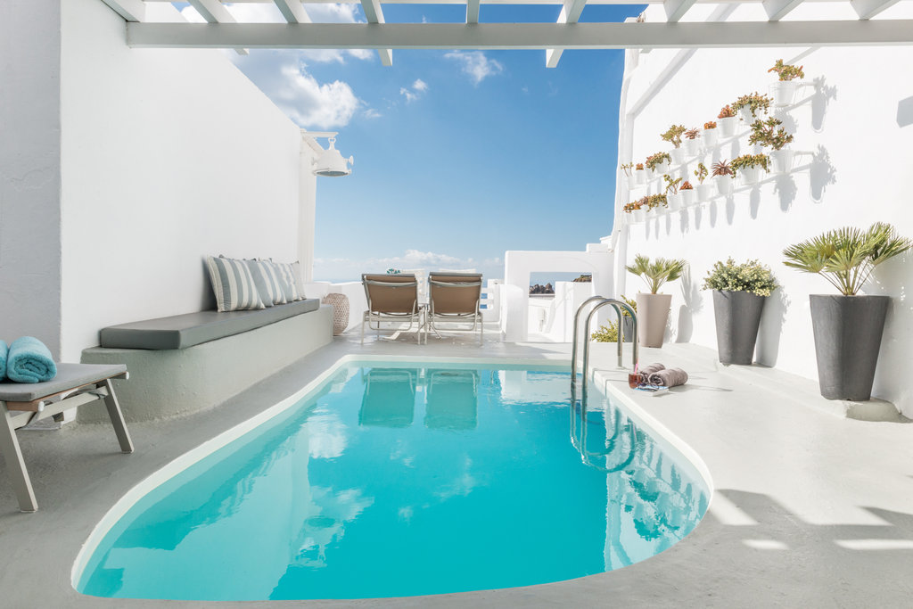 master suite with private pool outside
