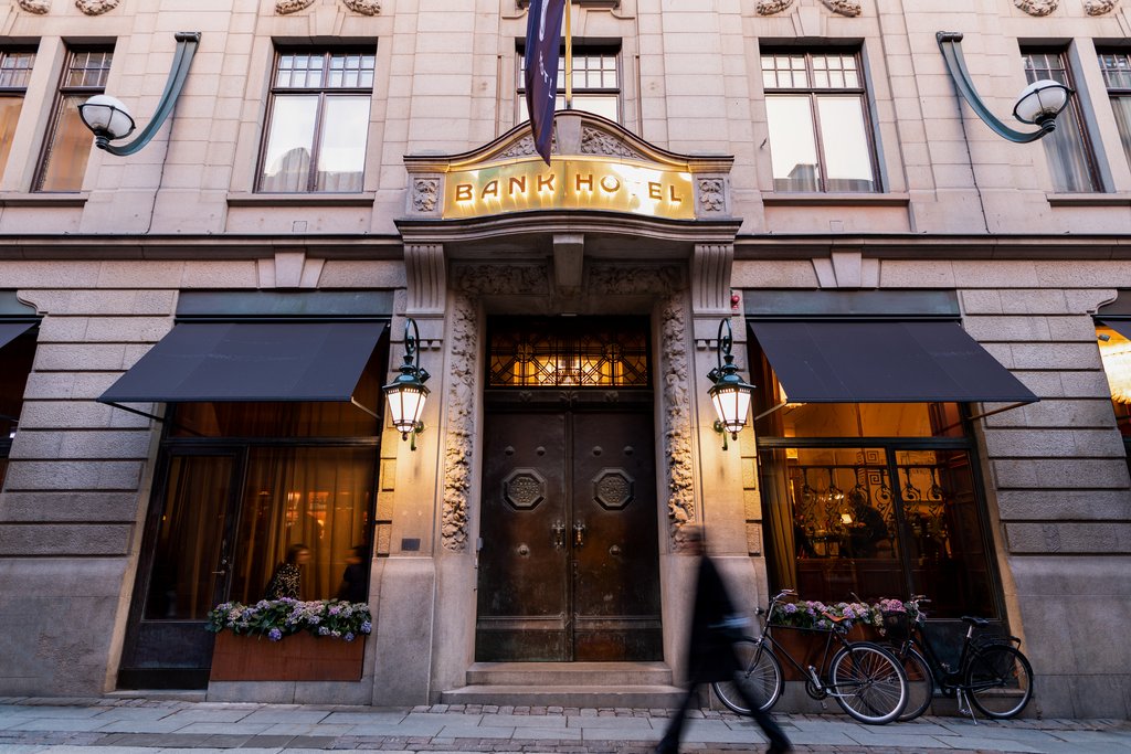 1 entrance