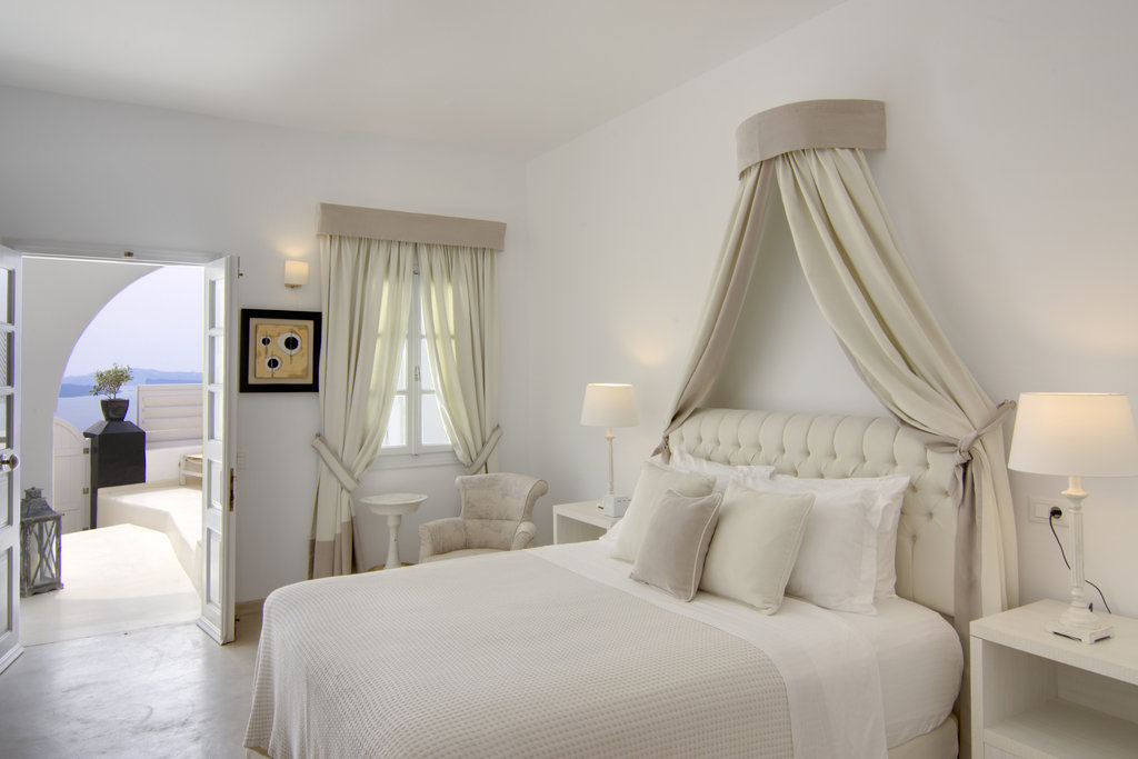 10grand suite bedroom with window