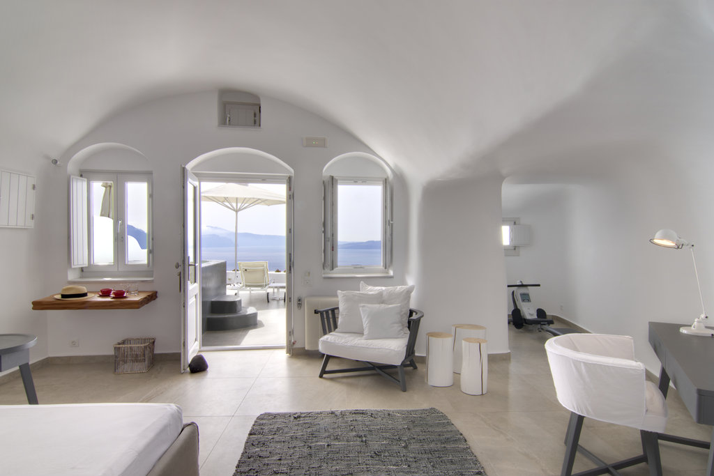 absolute suite living room