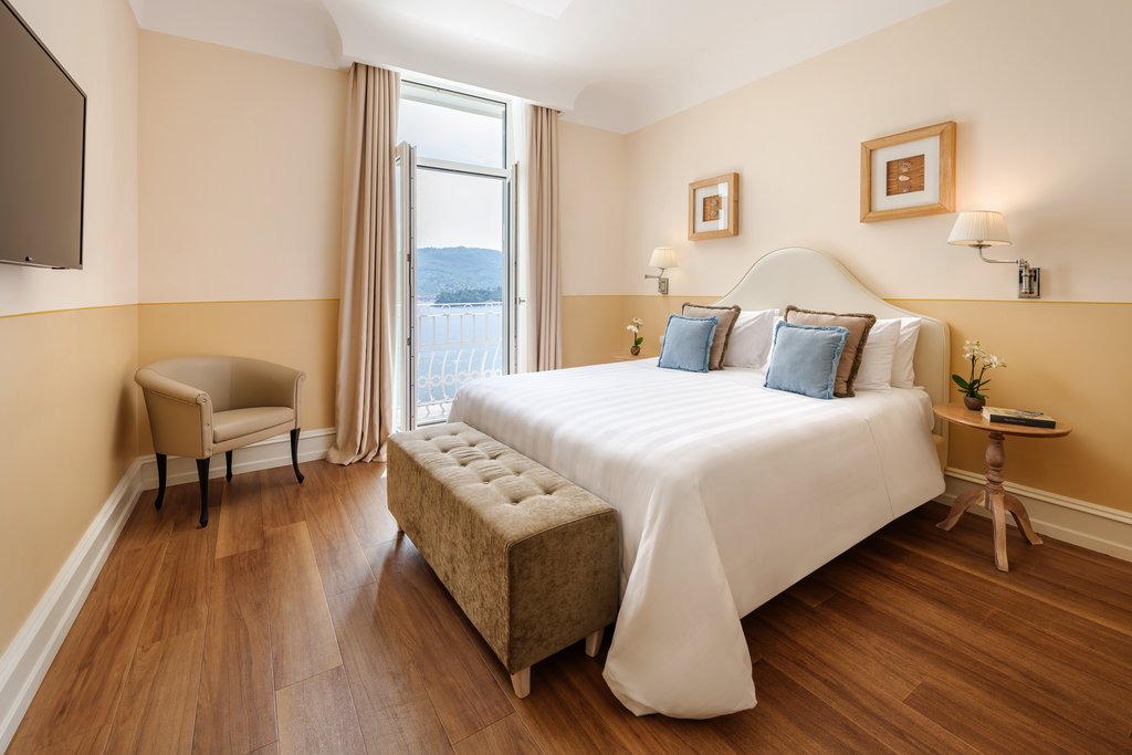 4deluxe room sea front bedroom