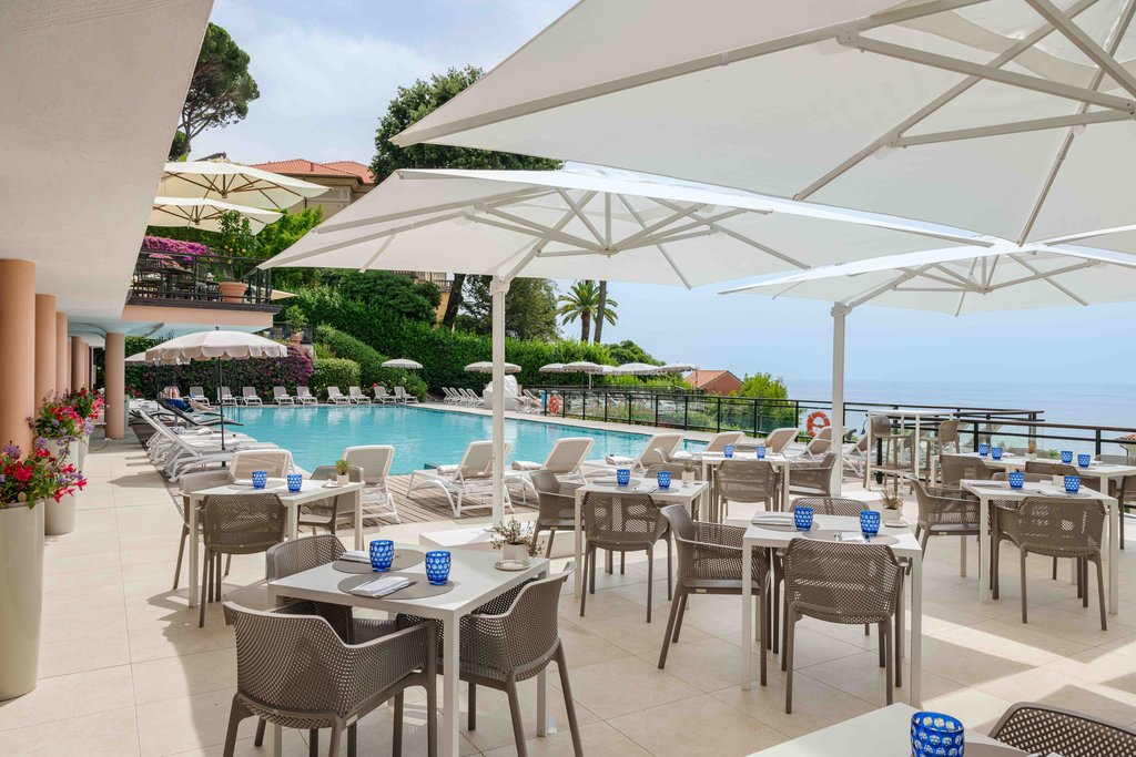 7flamingo pool bar