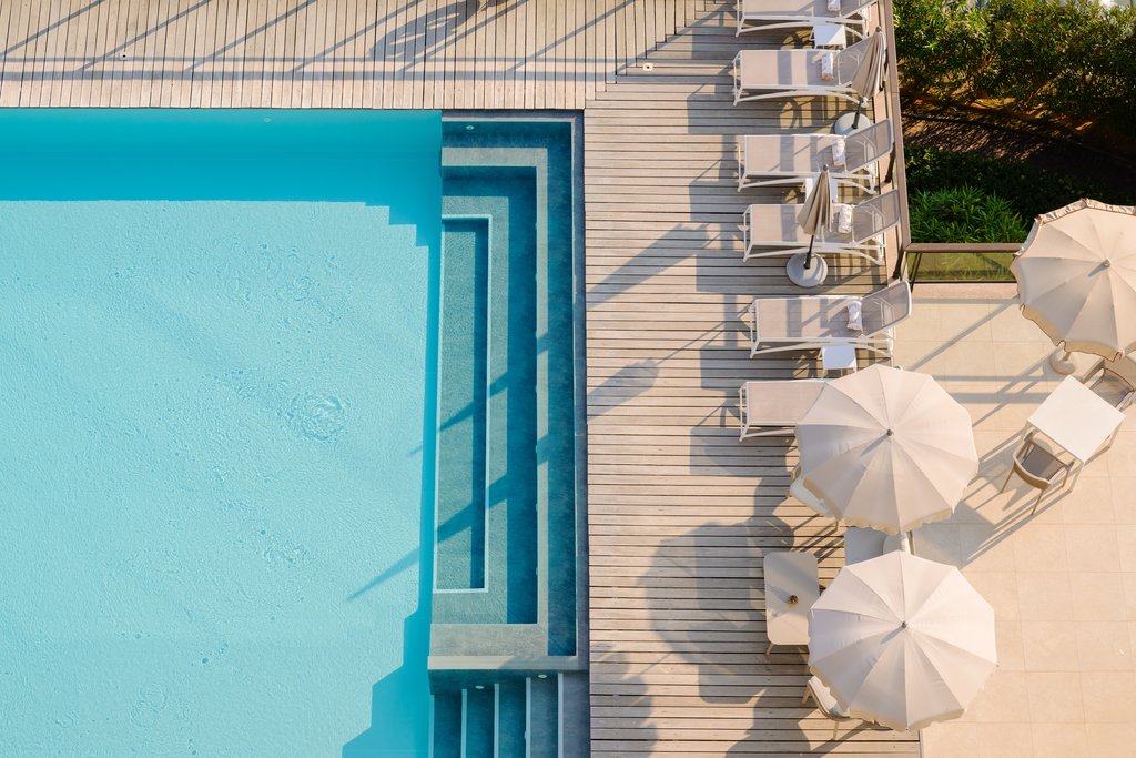 8outdoor pool