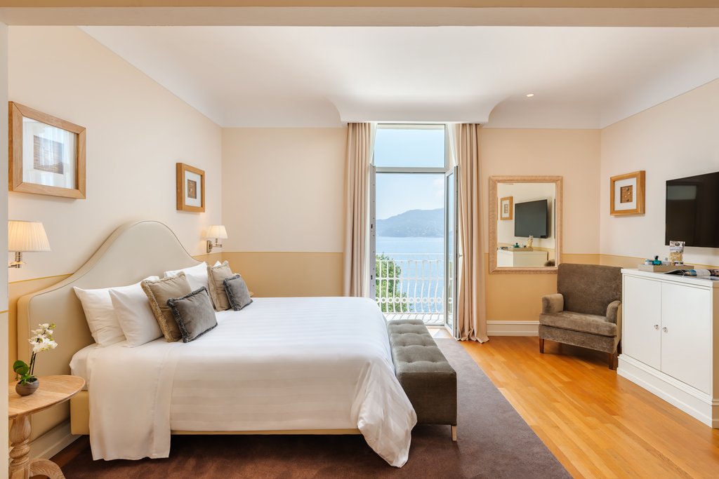 junior suite sea front bedroom
