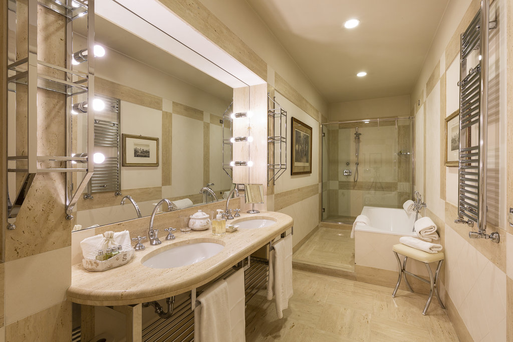4parione bathroom