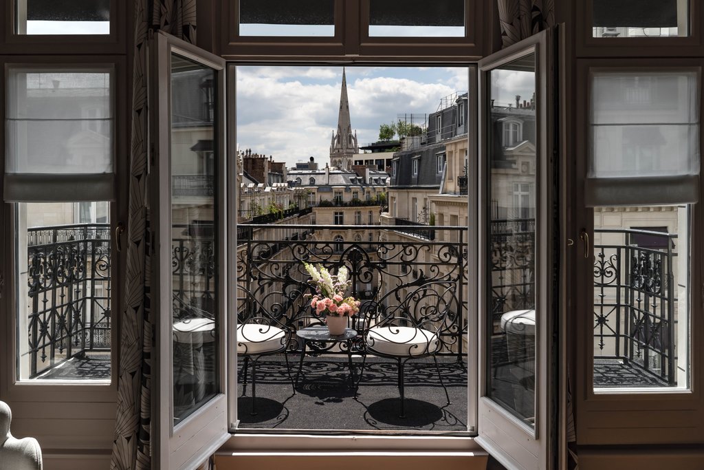 1junior suite eiffel tower view
