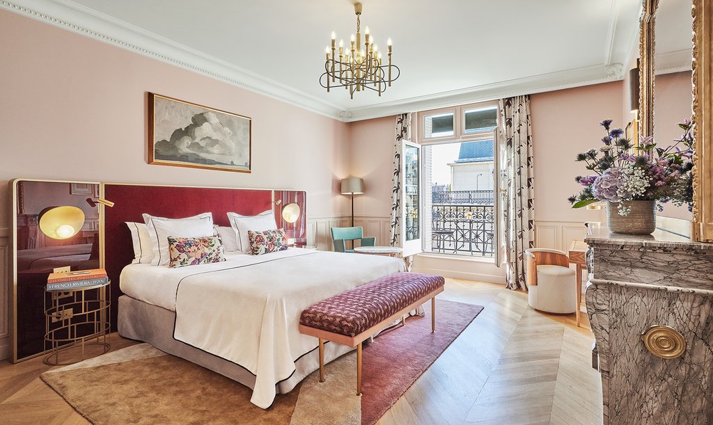 executive room with balcony pink