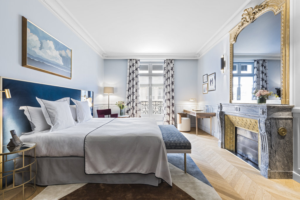 executive room with balcony