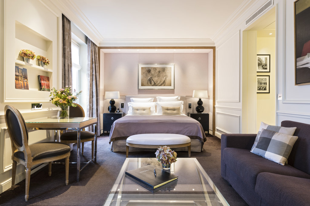 8junior suite bedroom