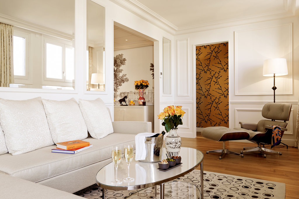 10rooftop suite living room 2