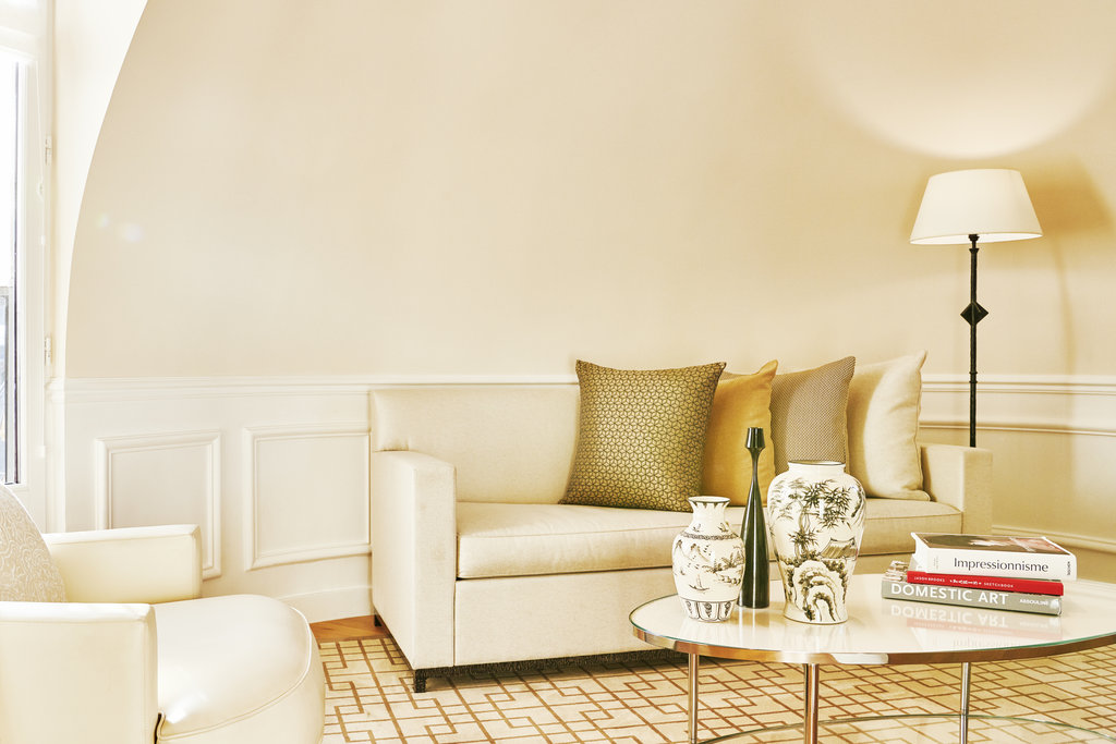 eiffel tower suite