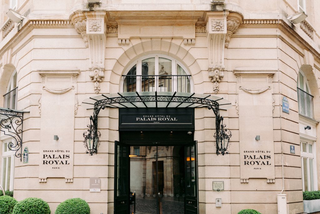 facade grand hotel