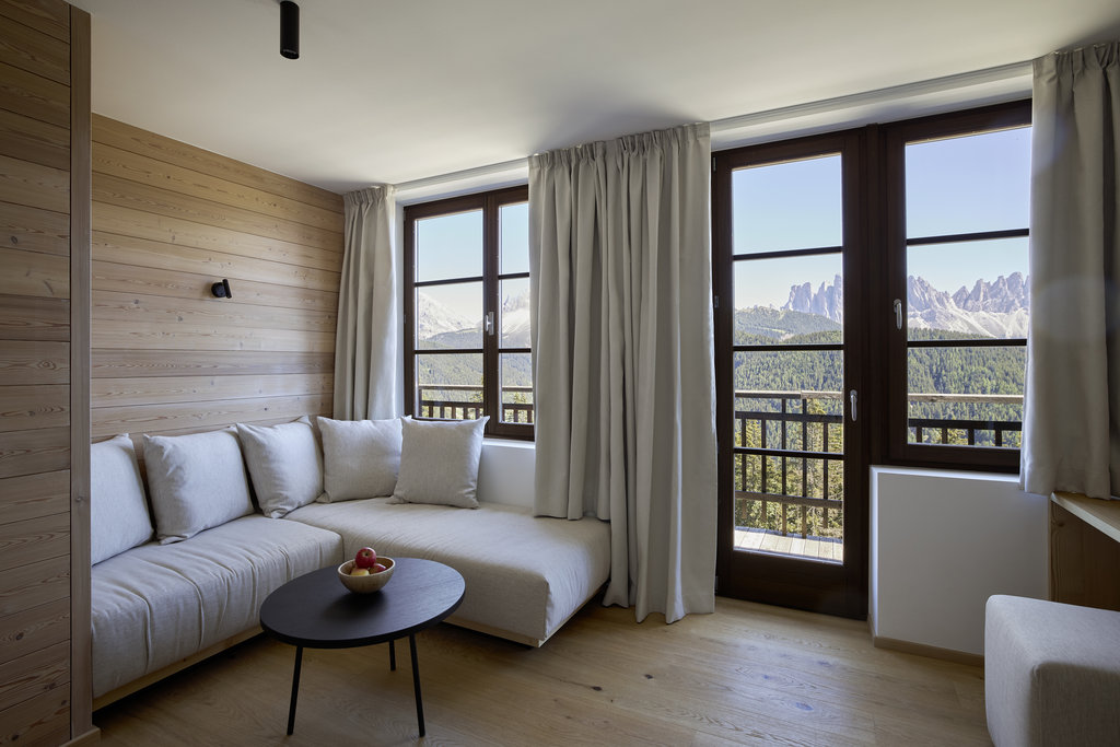 3suite living room
