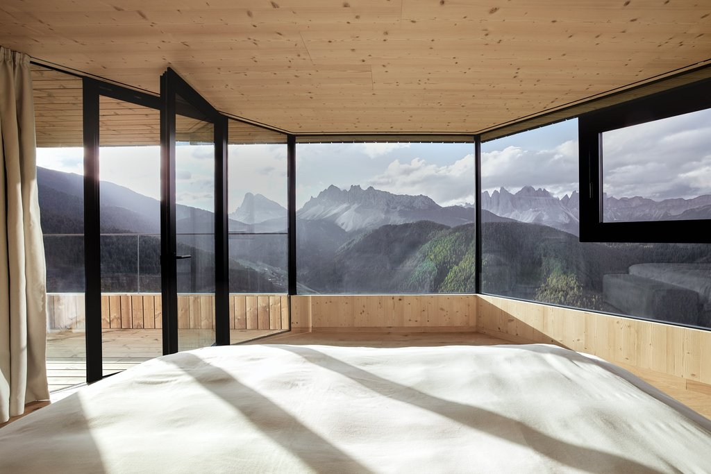 5penthouse suite bedroom