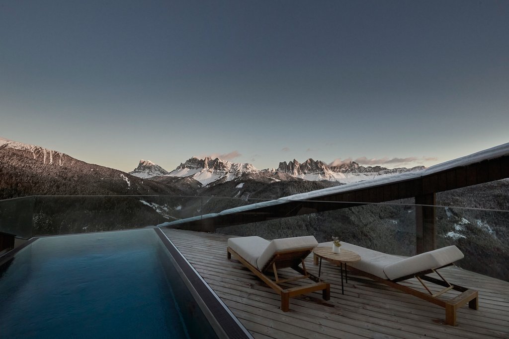 penthouse suite pool