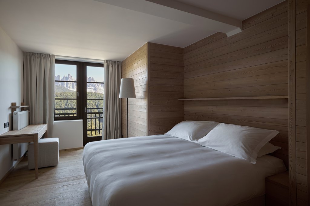 suite bedroom