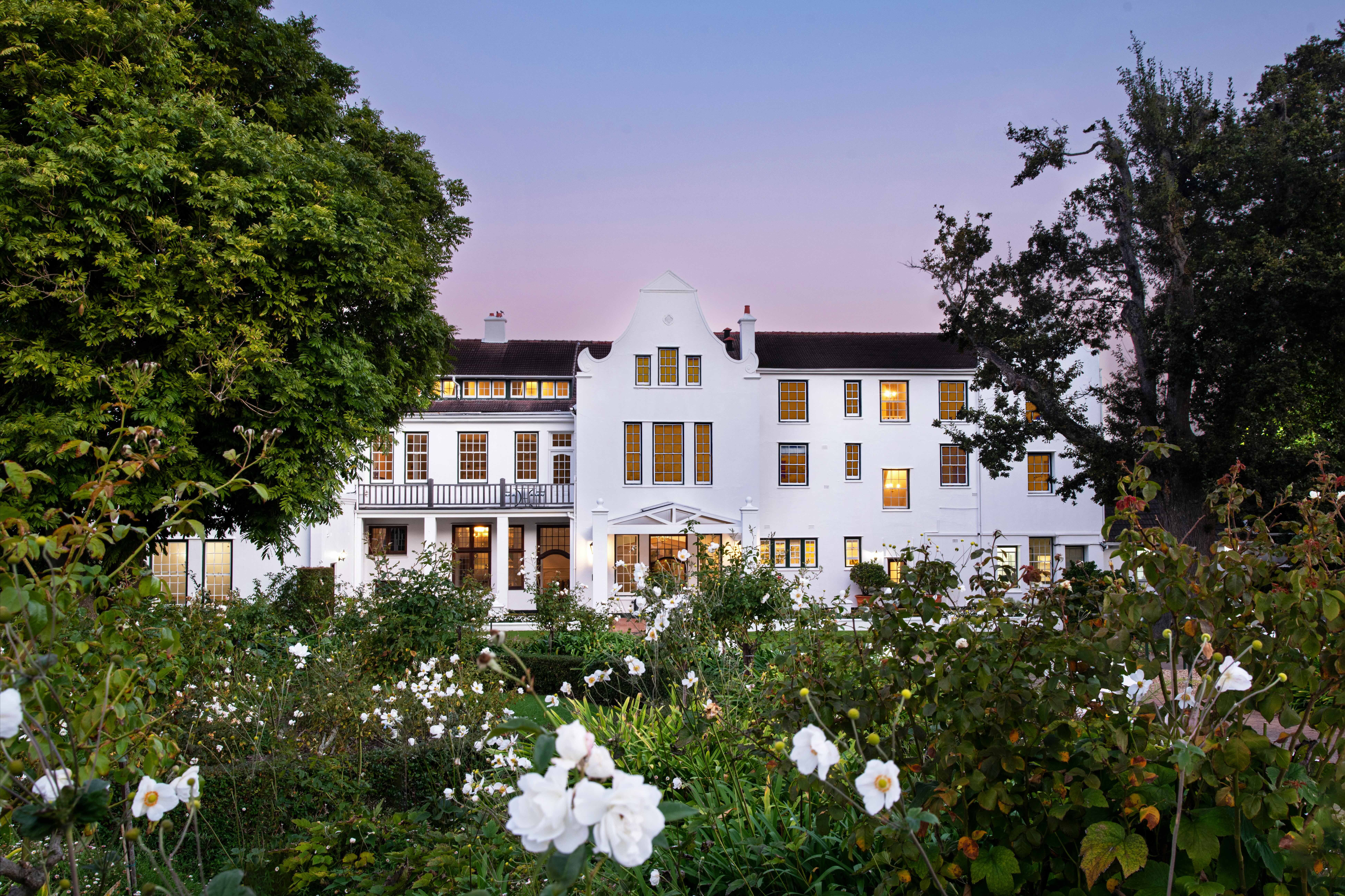 1tch hohenhort building