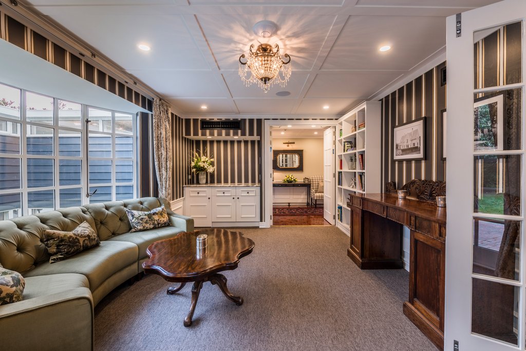5the residence library