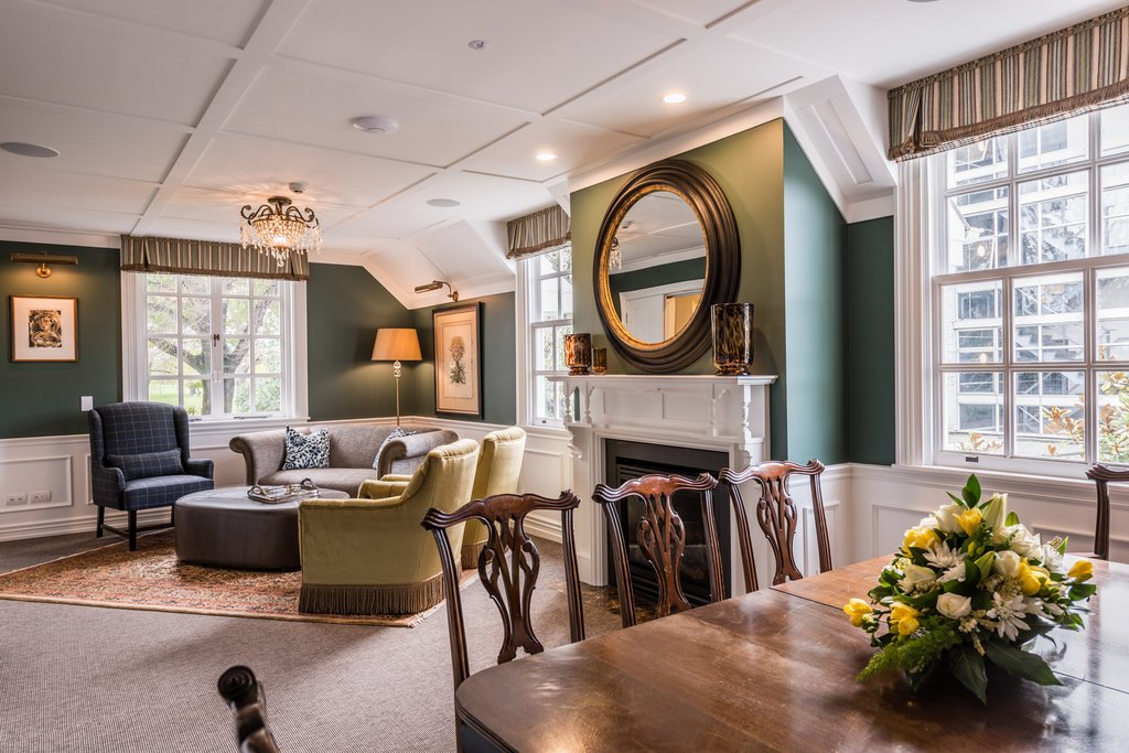 6residence drawing room
