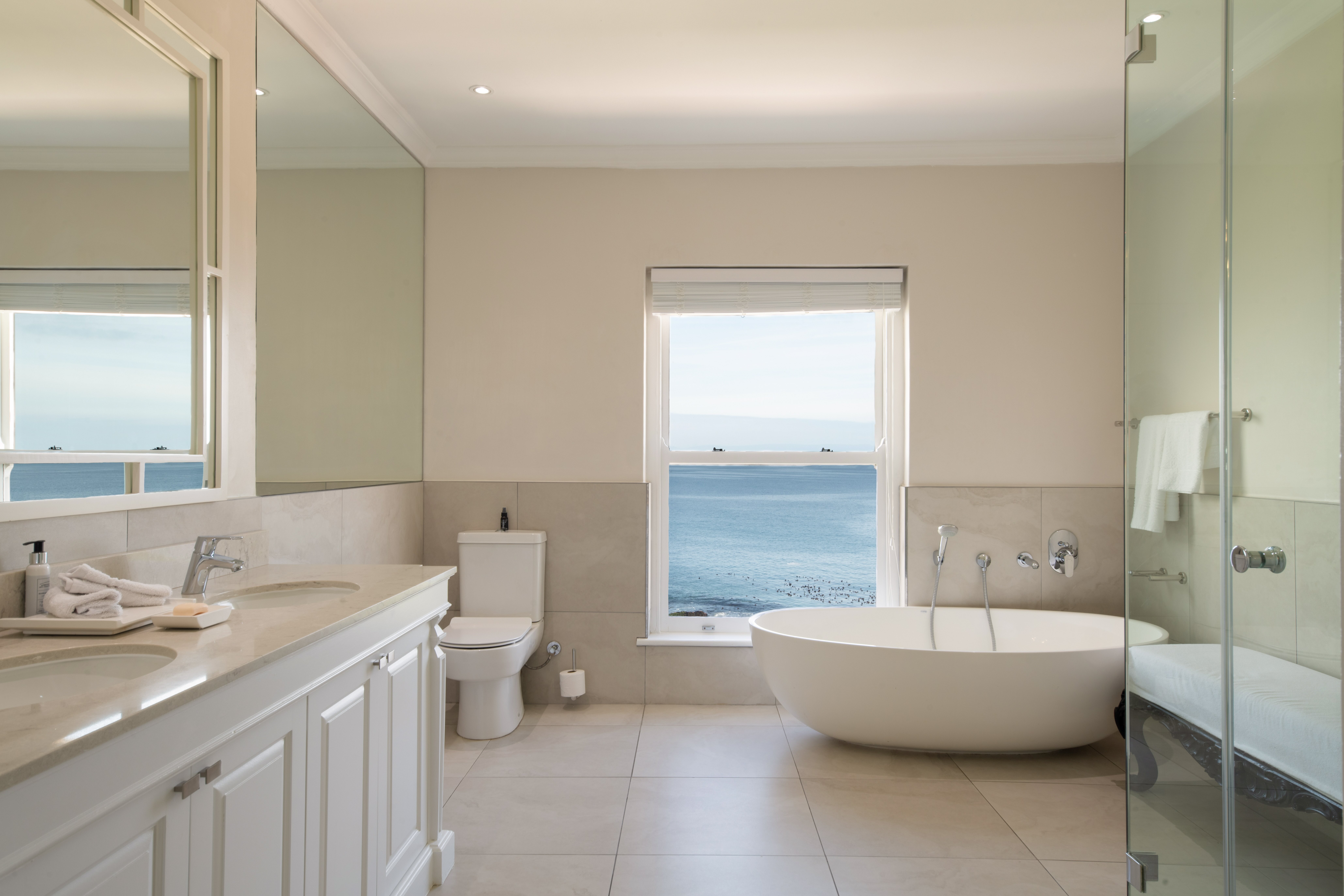 12 tm premier suite bathroom