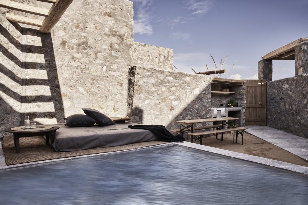 cave suite private pool