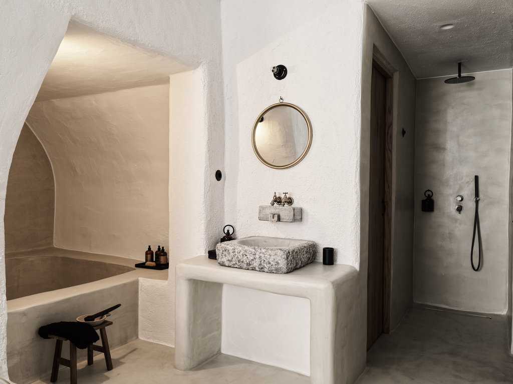 hideout nomad suite bathroom