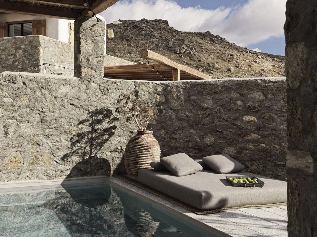 nomad suite private pool