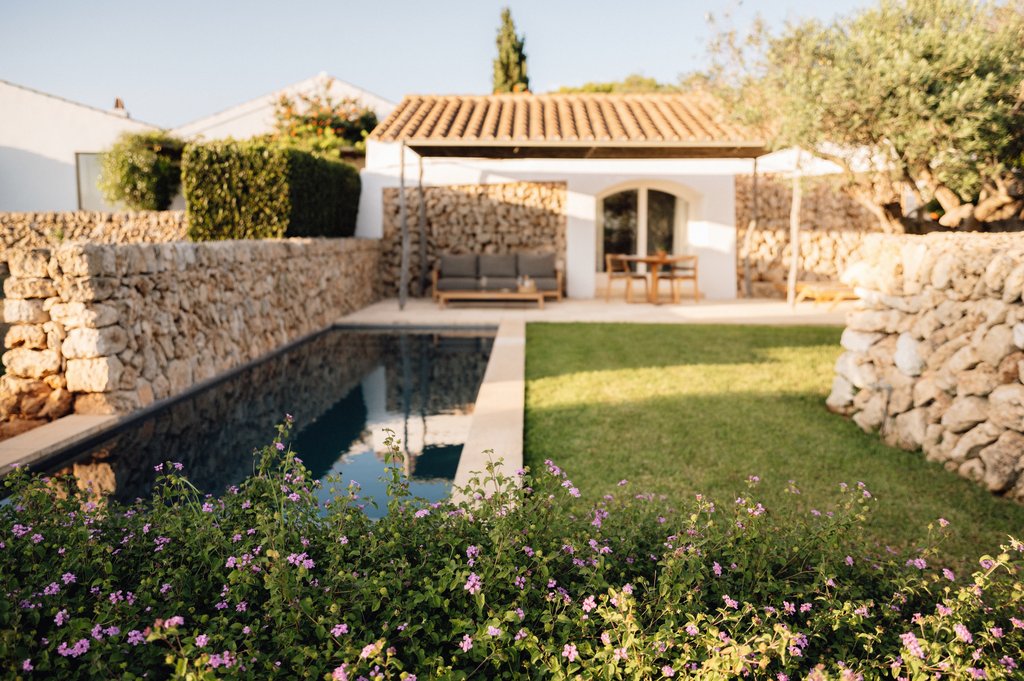 6 torralbenc cottage room outside