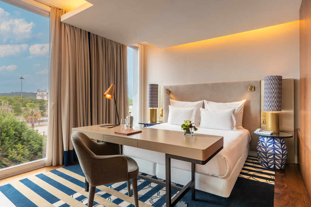 9 mansard room