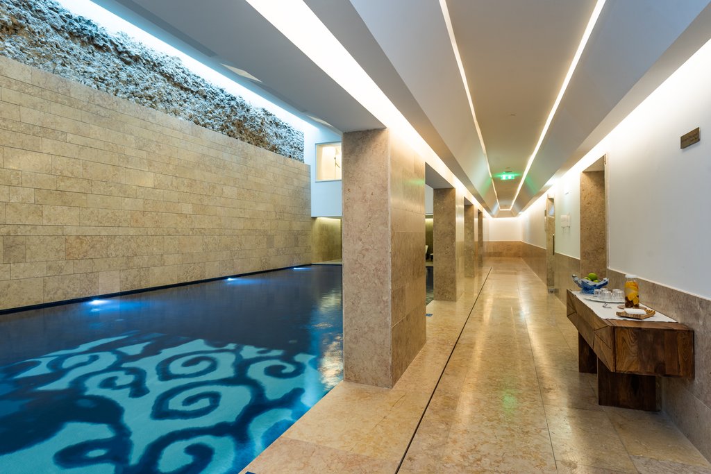 23 swimming pool inside 2