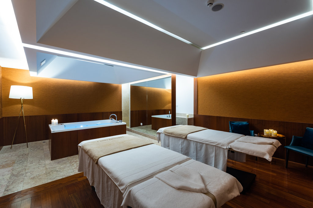 25 spa treatment room