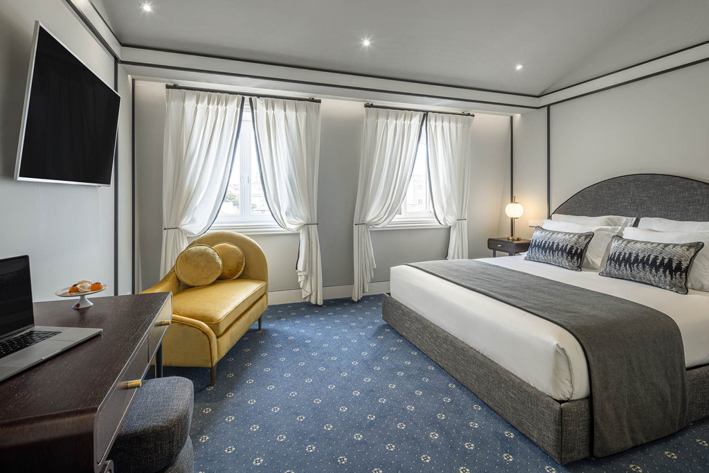 19 signature room