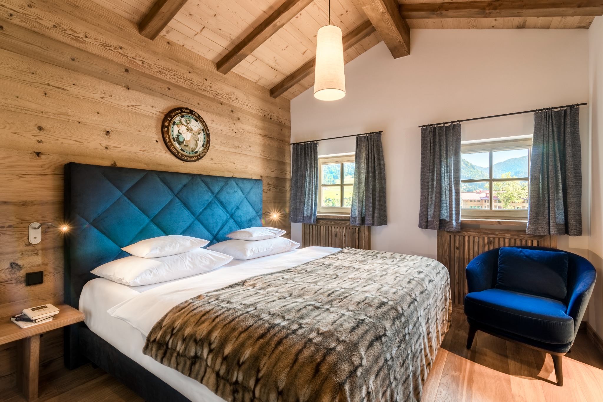 gut steinbag chalet slaapkamer met blauwe accenten caractere