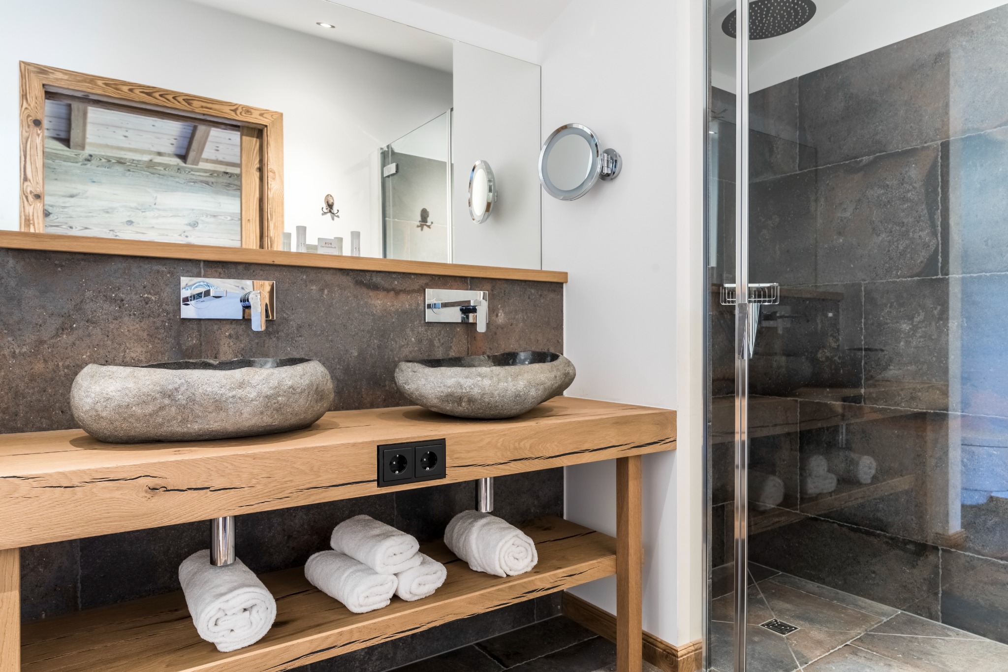 gut steinbag chalet badkamer met natuursteen caractere