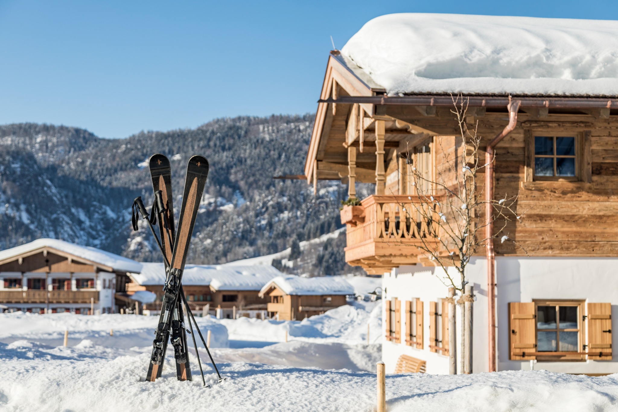 gut steinbag skidorp in de sneeuw caractere