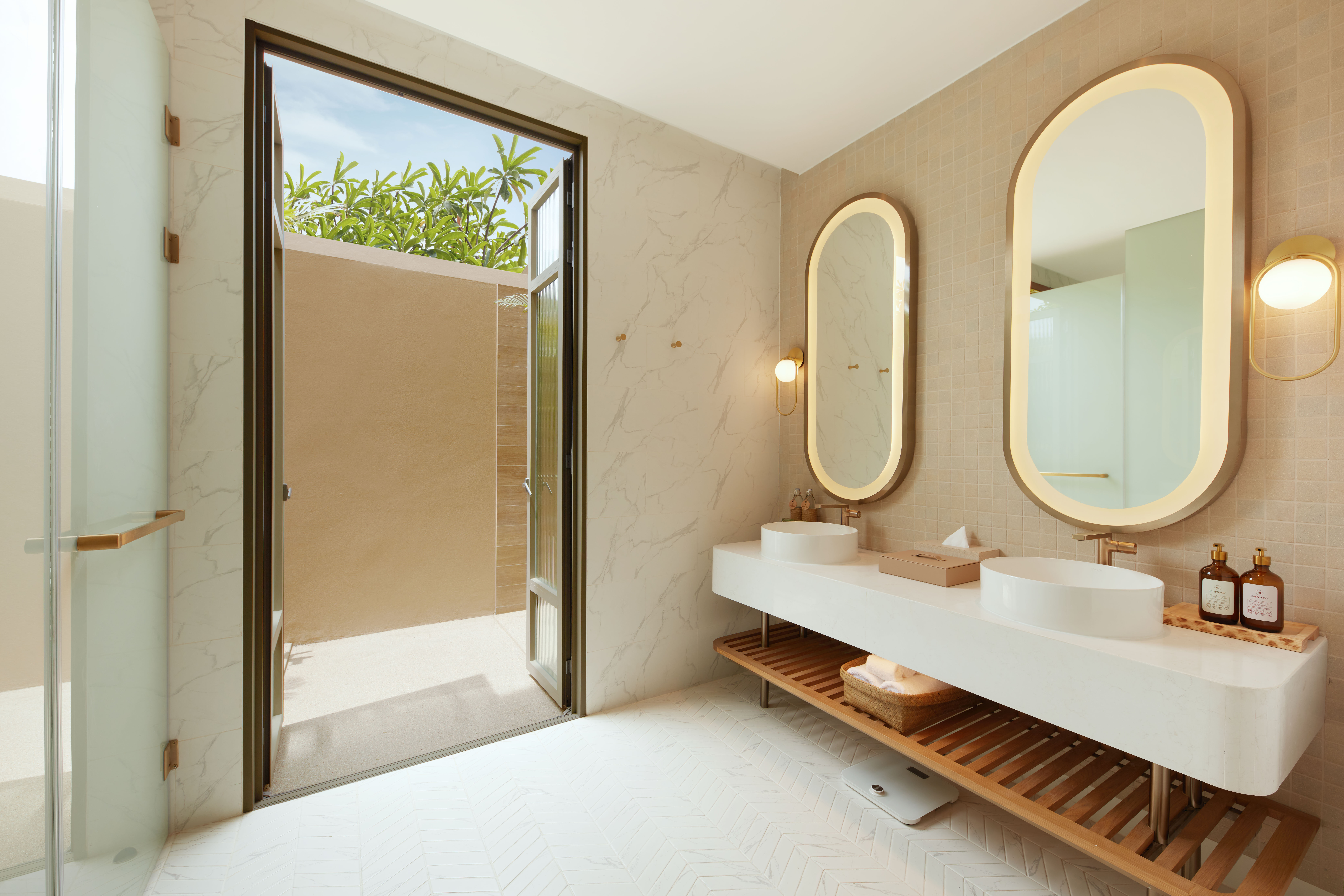 07 home haven pool suite c109 0061 bathroom