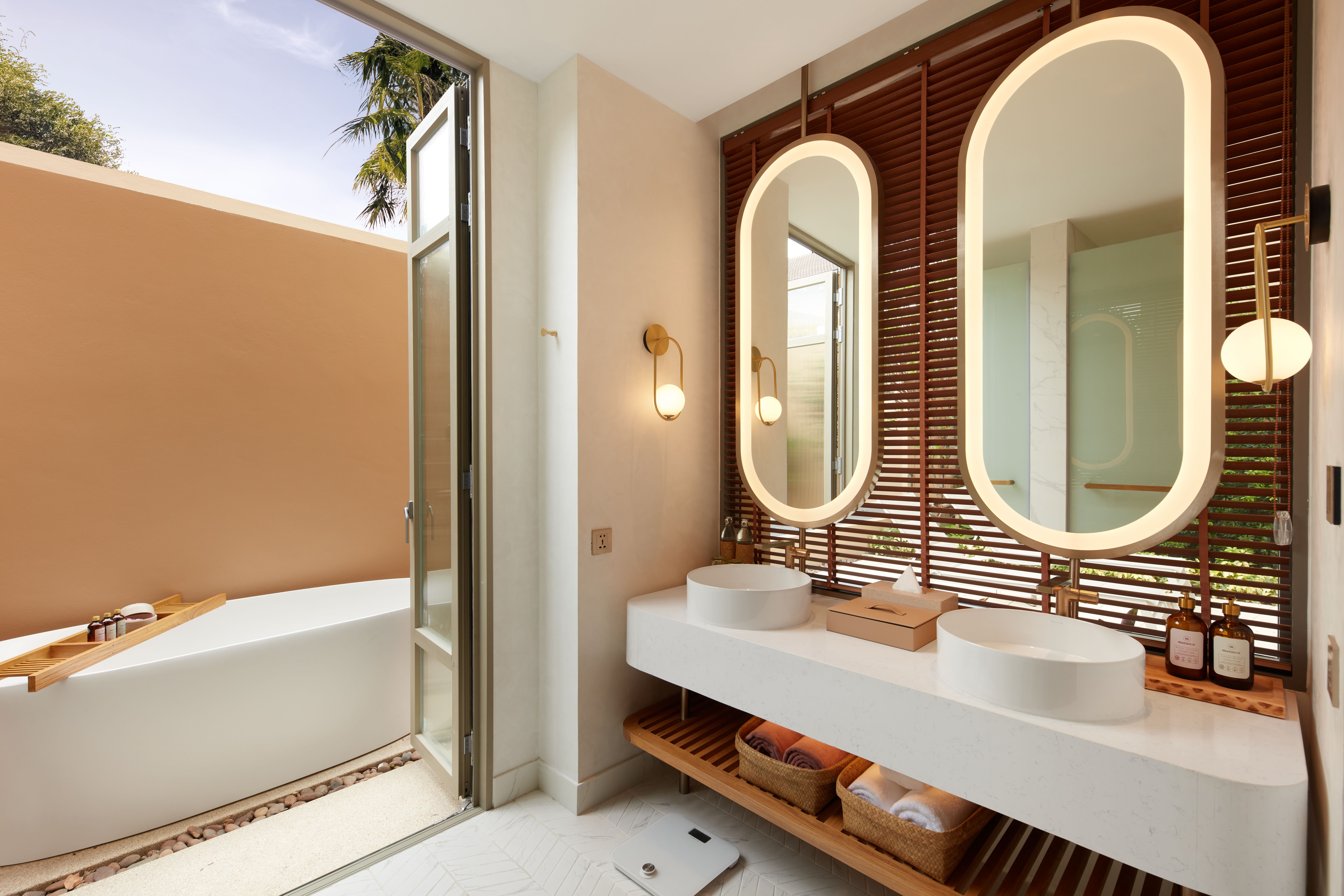 08 homey with pool b106 1207 bathroom