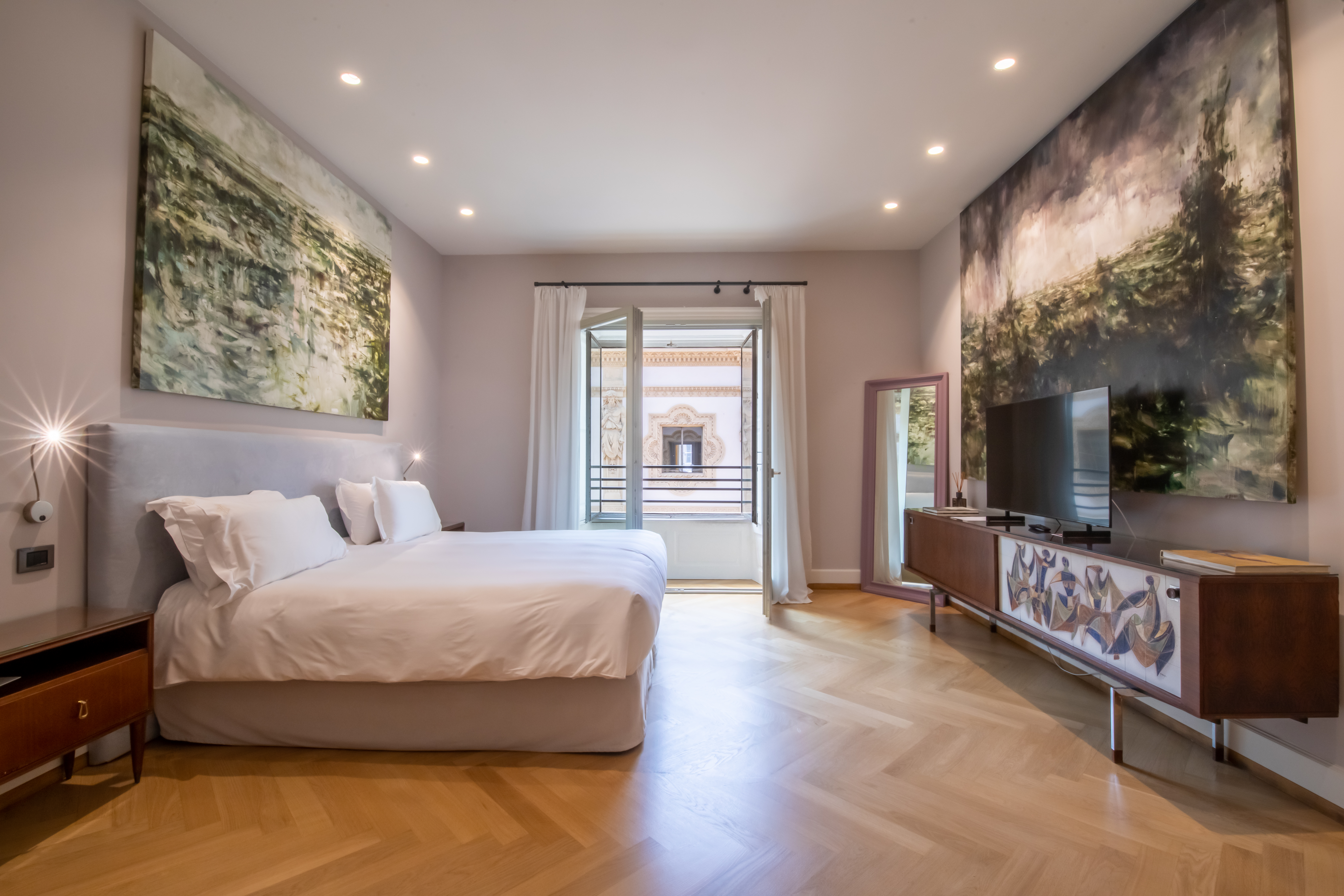 deluxe gallery room
