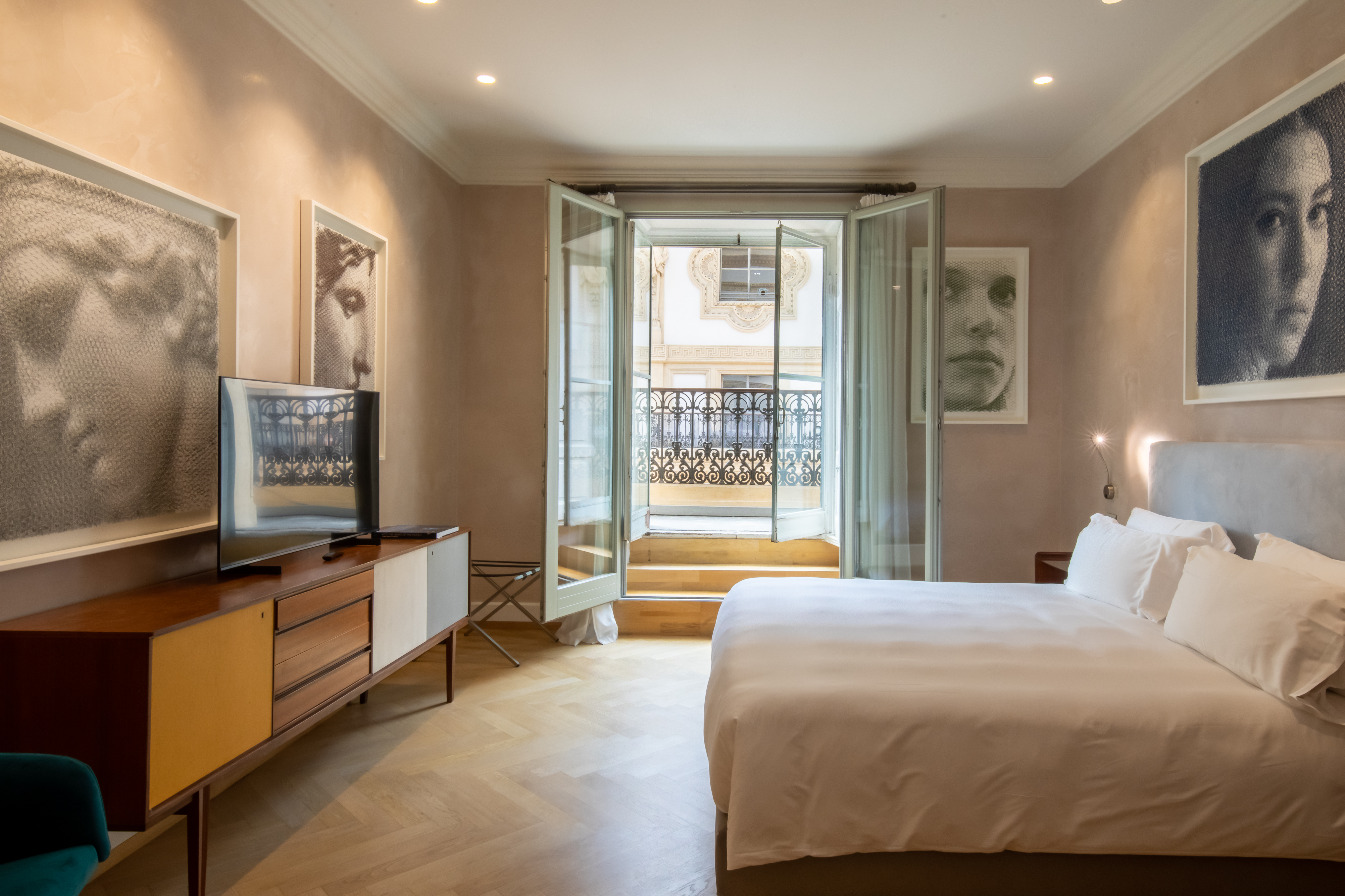 grand gal room