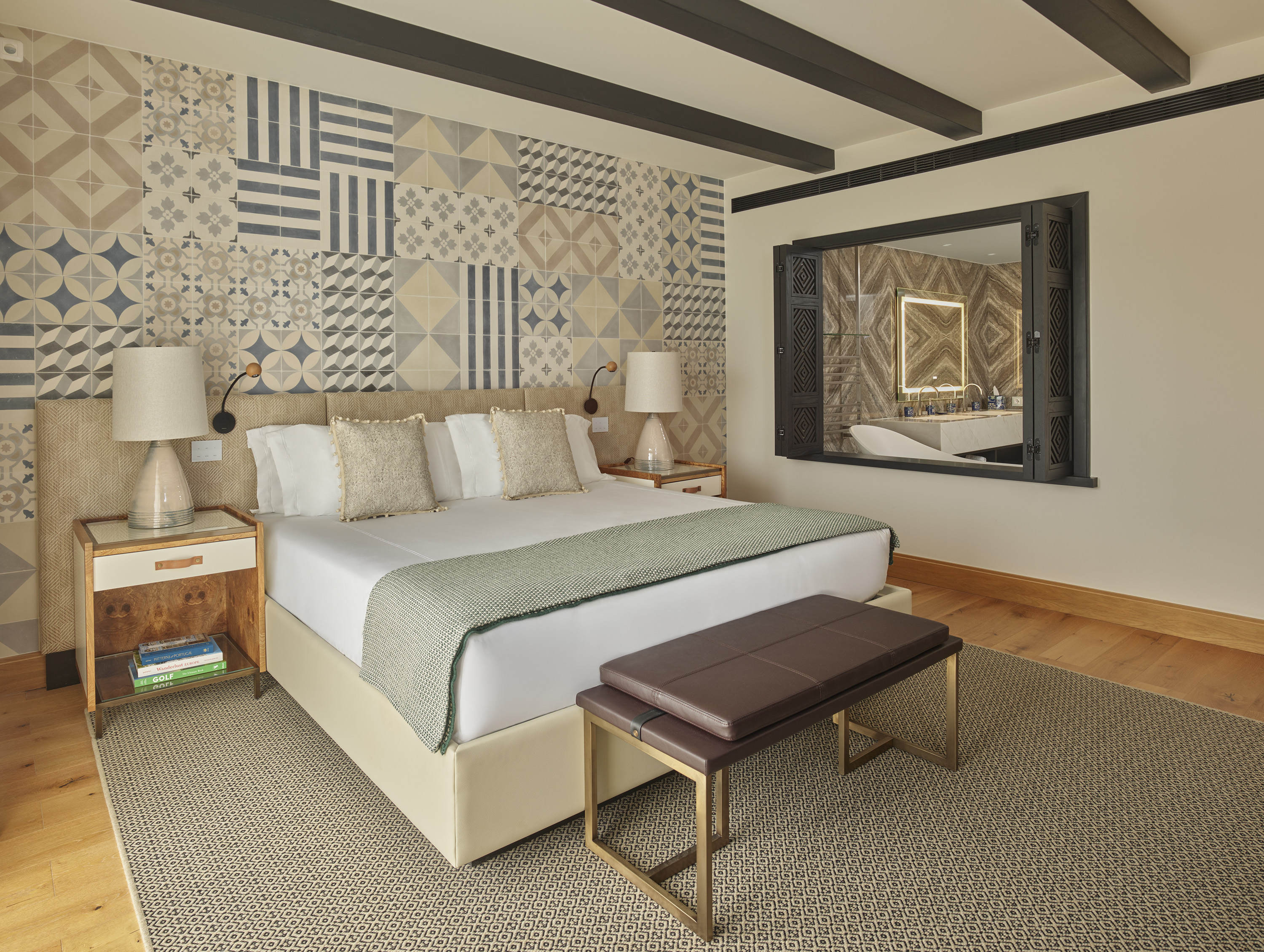 voa deluxe king valley view bedroom dkv