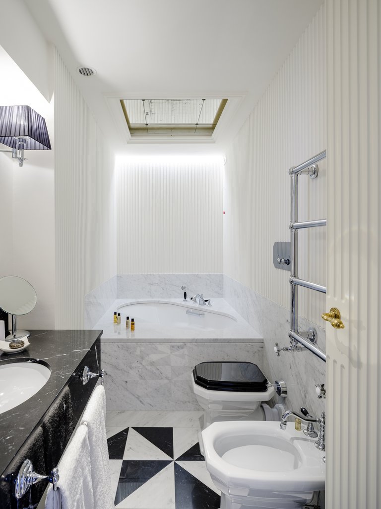 19 penthouse suite bathroom