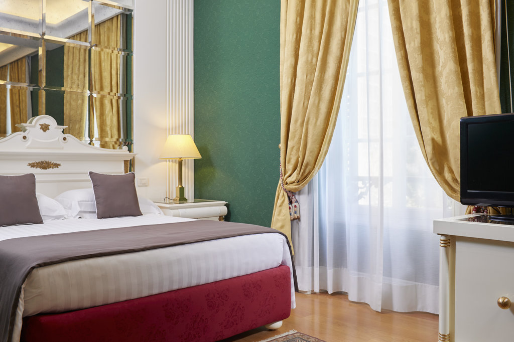 22 prestige suite bedroom