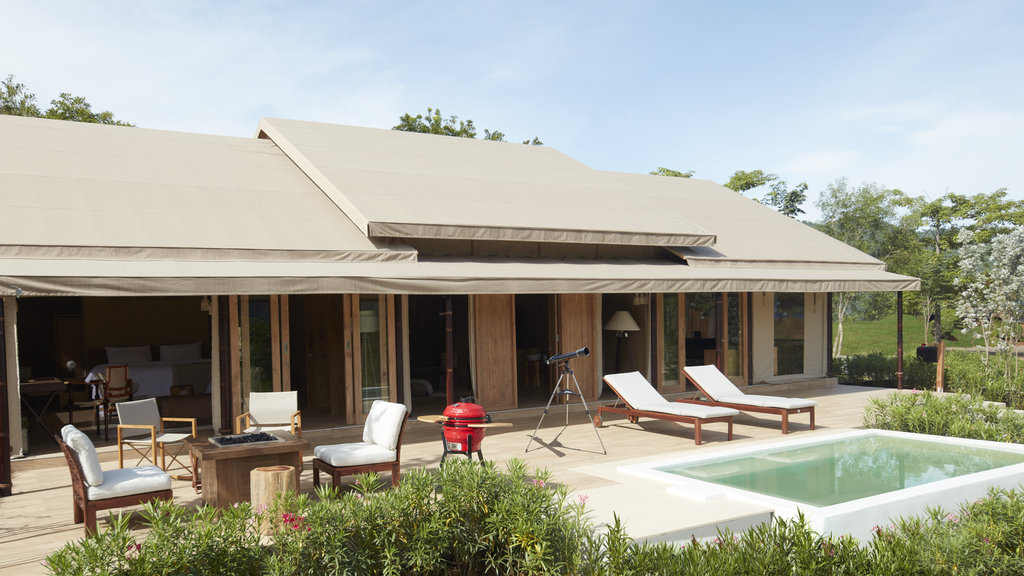 5 glamper exterior