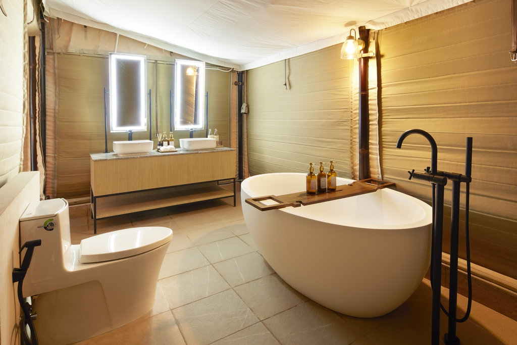 11 glamper suite bathroom
