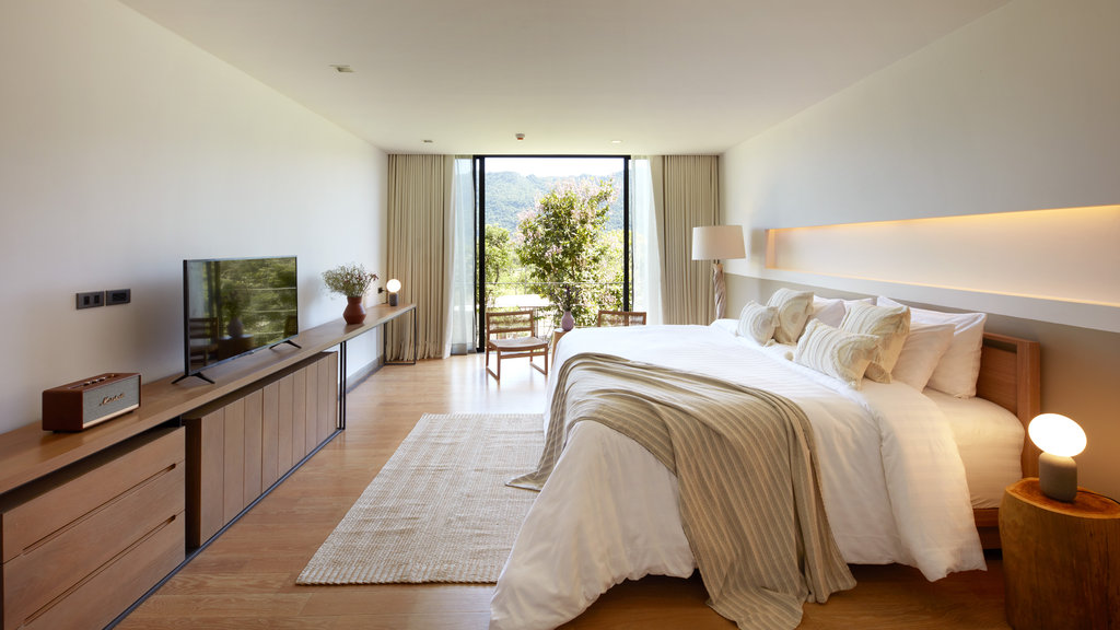 18 home haven pool villa bedroom