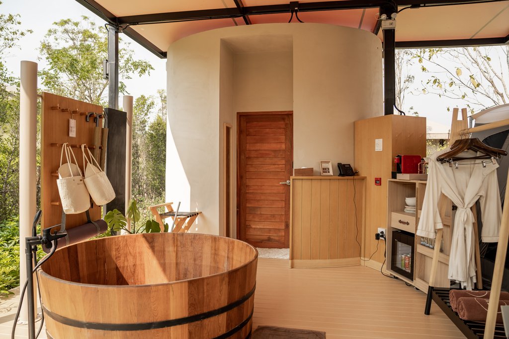 23 glamper van bathroom