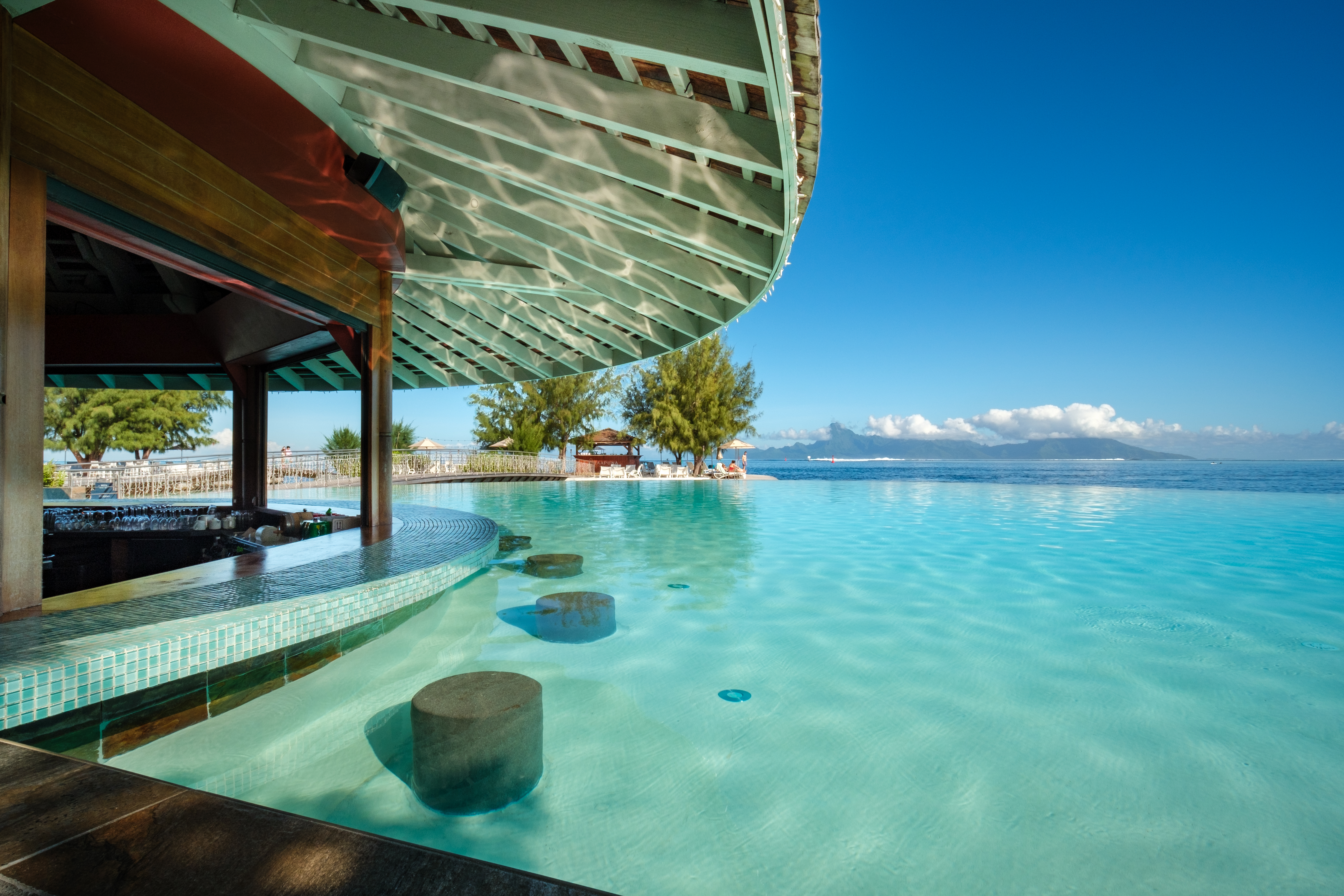 te moana tahiti resort taapuna bar