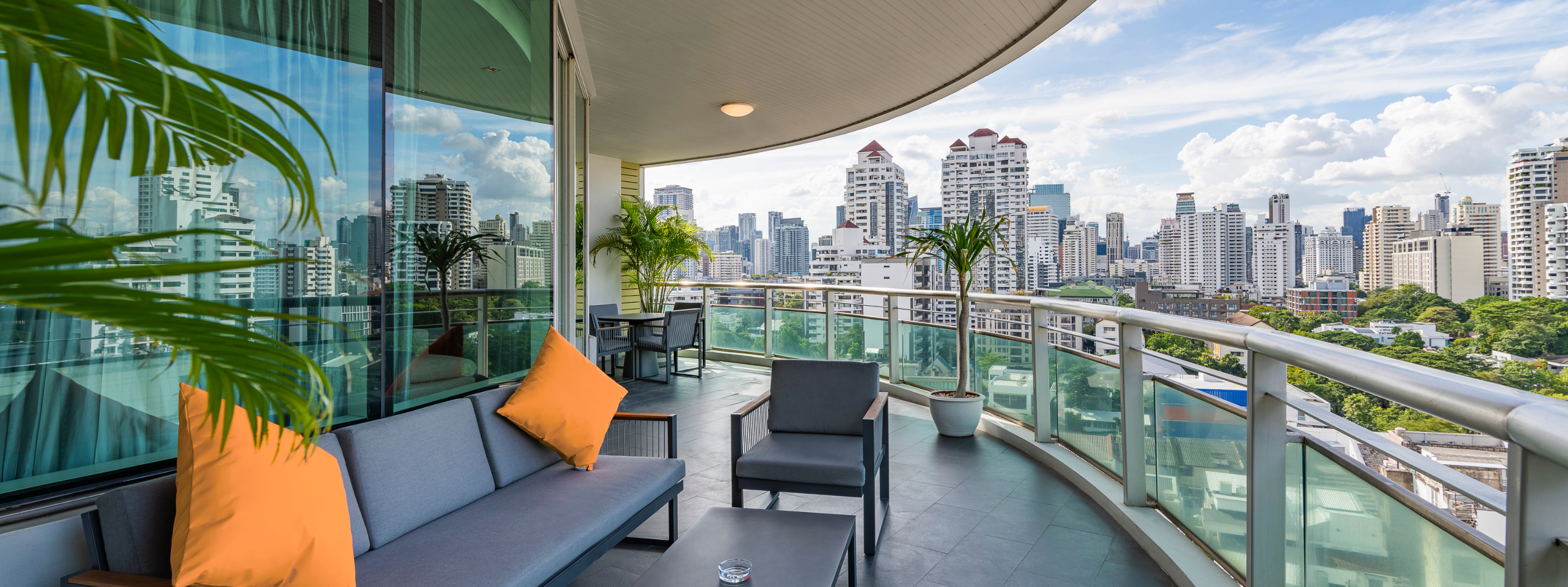 hotel muu terras met uitzicht