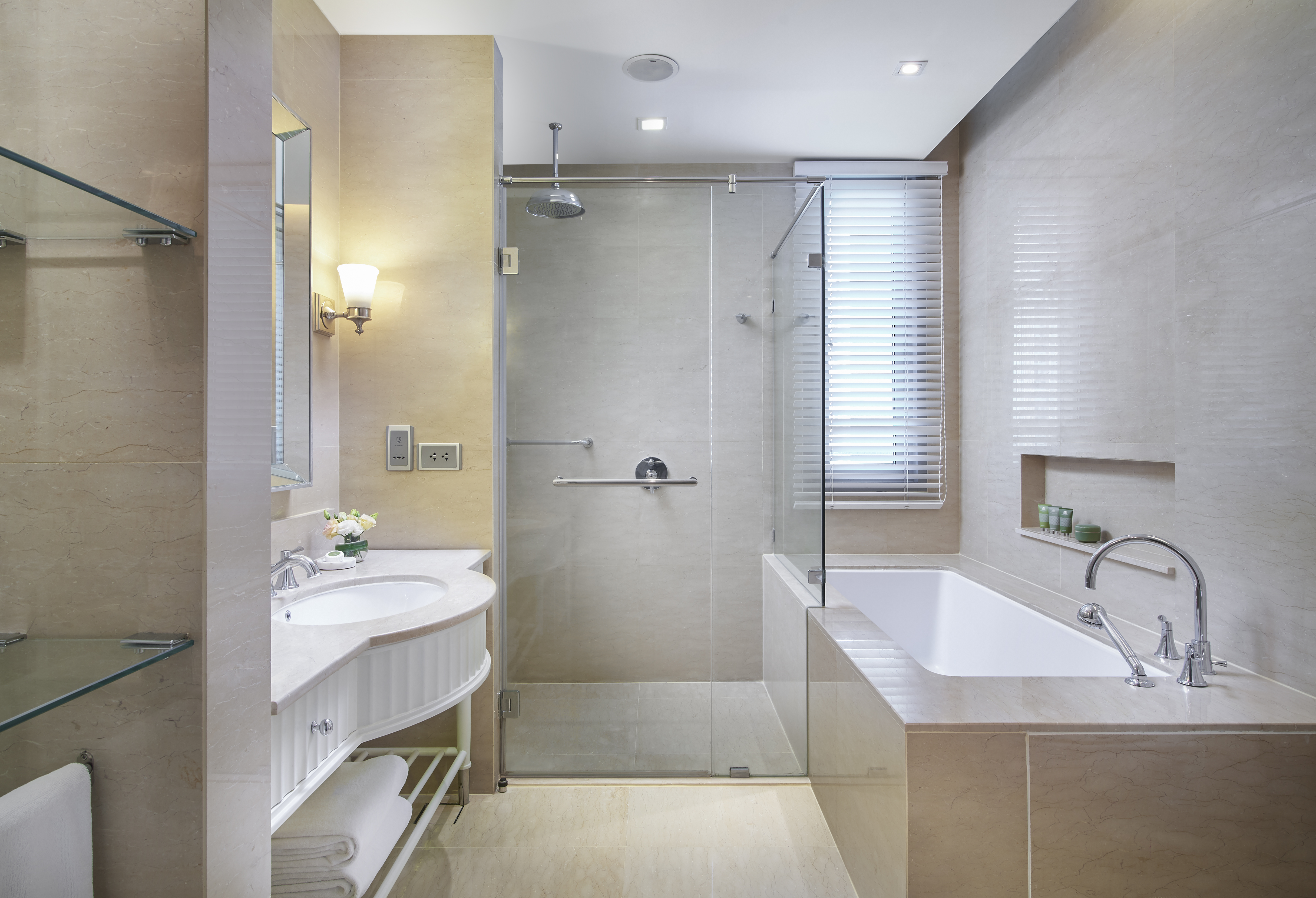 oriental residence bangkok junior suite bathroom
